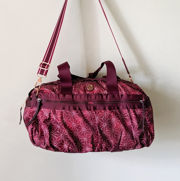 RARE Lululemon Gym To Win Duffle Bag Star Bordeaux - Picture 3 of 8